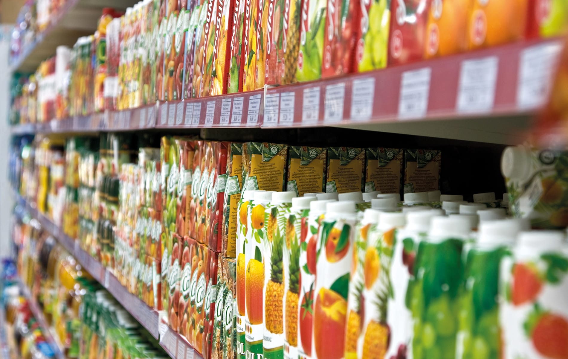 Aktualisierung der regaletiketten für sämtliche produkte des gesamten konzerns